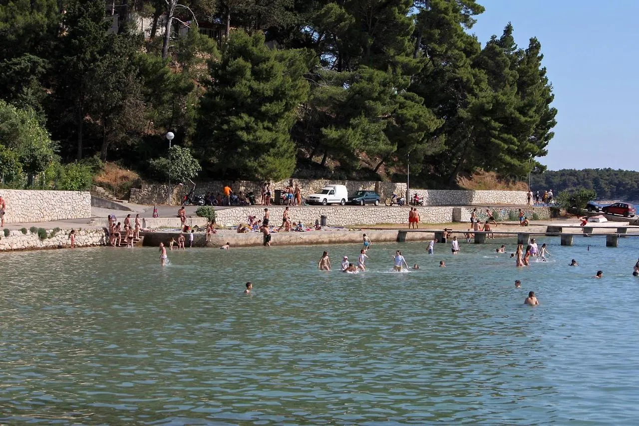 Seaside Apartments With A Swimming Pool Banjol, Rab - 5007 Chorvatsko